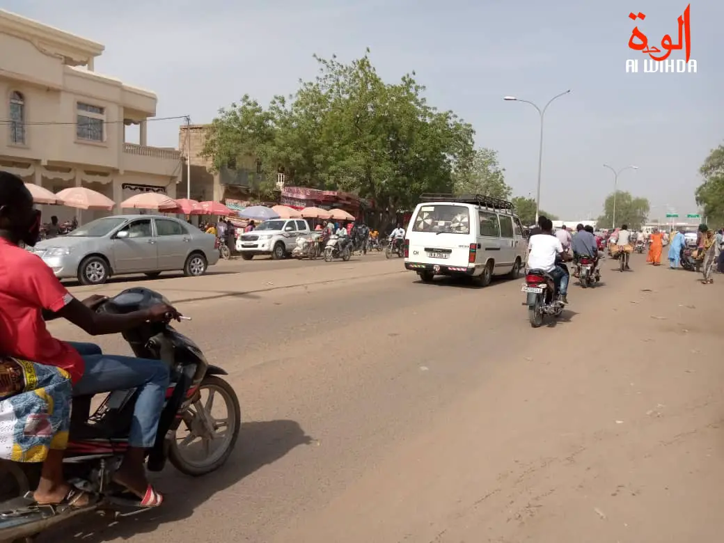 La circulation en plein jour dans la ville de N'Djamena. Illustration © Ben Kadabio/Alwihda Info