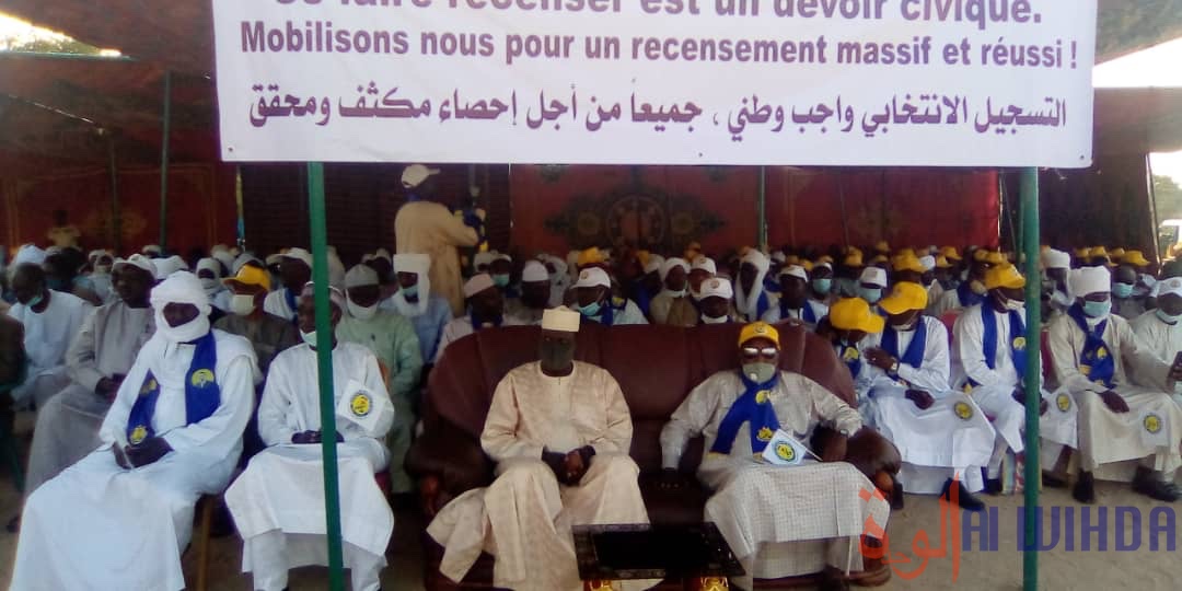 Tchad : des jeunes d'Abéché reçoivent des fonds pour appuyer la sensibilisation sur le recensement. © Mahamat Abdramane Ali Kitire/Alwihda Info