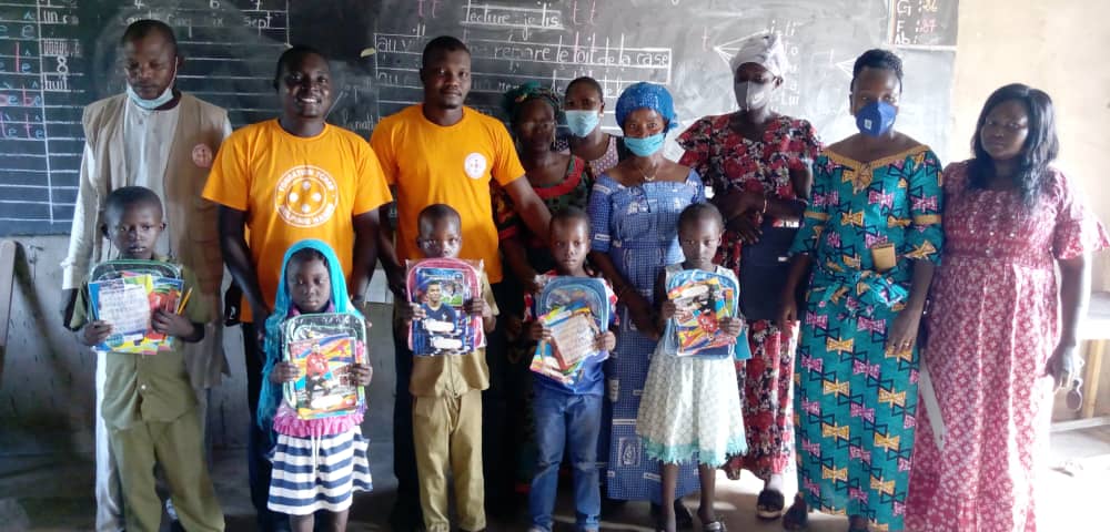 Tchad Helping Hands donne le sourire à des élèves défavorisés pour la rentrée Tchad Helping Hands donne le sourire à des élèves défavorisés pour la rentrée