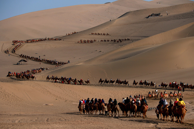 Tourists visit the Crescent Spring in Dunhuang, Northwest China's Gansu Province on Oct. 3. Photo by Zhang Xiaoliang/People's Daily Online