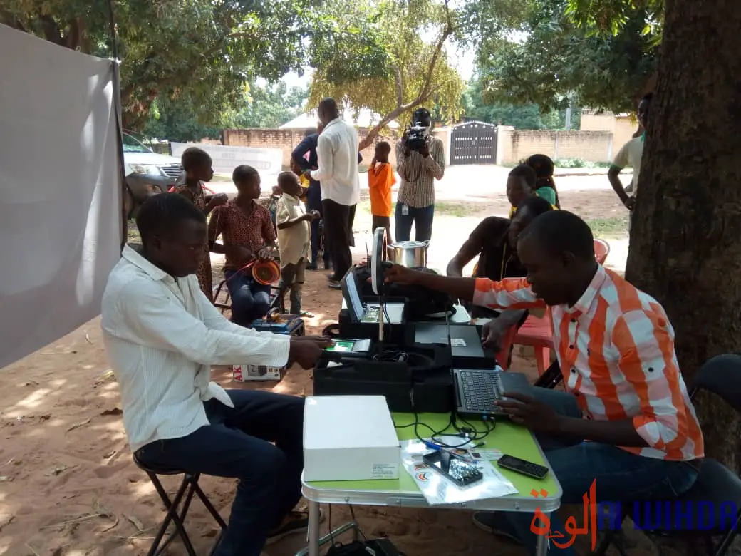 Tchad : à Ngorkosso, la CENI reçoit un appui en véhicules et groupes électrogènes. © Golmem Ali/Alwihda Info