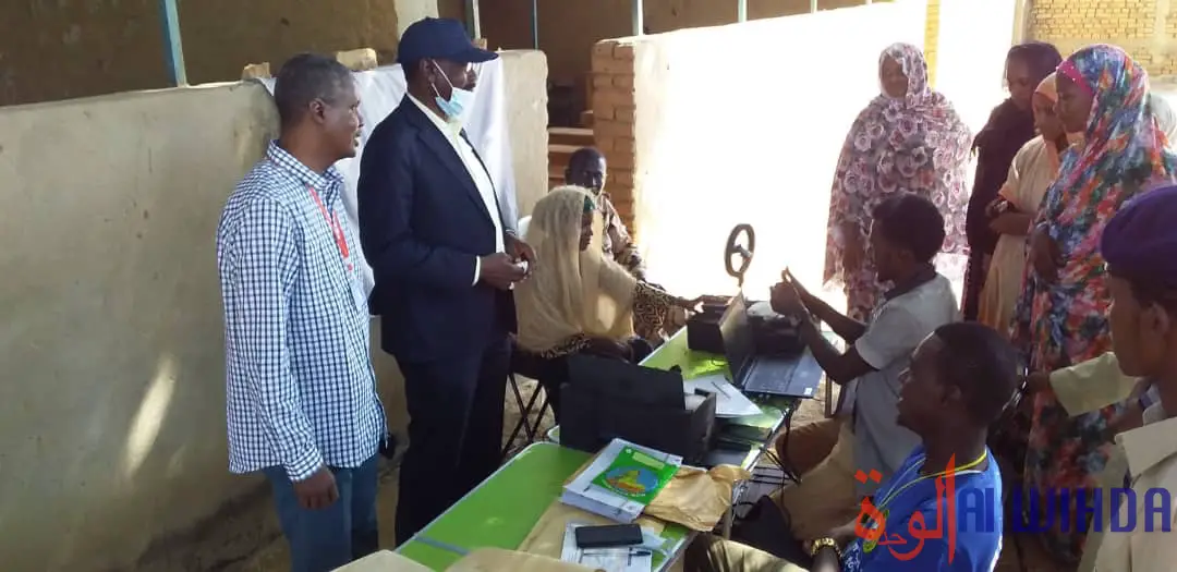 Tchad : le maire d'Ati inspecte les centres d'enrôlement et lance appel aux retardataires. © Hassan Djidda Hassan/Alwihda Info