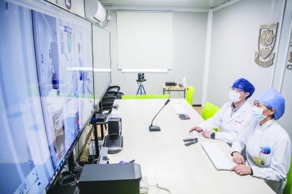 Doctors make the rounds of the wards through a 5G robot in Shanghai No. 1 People’s Hospital. (Photo/Shanghai No. 1 People’s Hospital)
