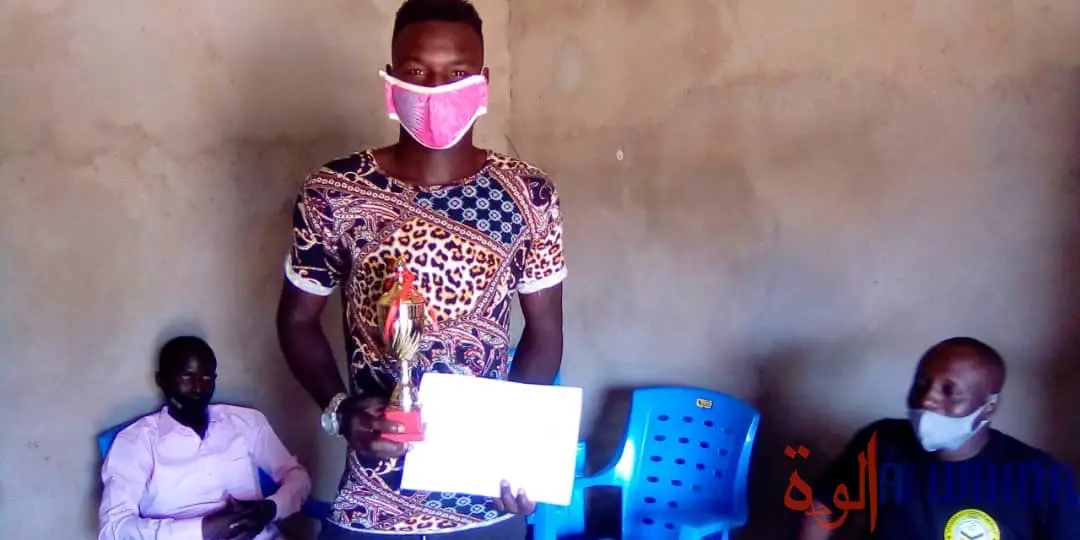 Tchad : le meilleur gardien du championnat national de football, Bouba Sanda, récompensé. © Foka Mapagne/Alwihda Info