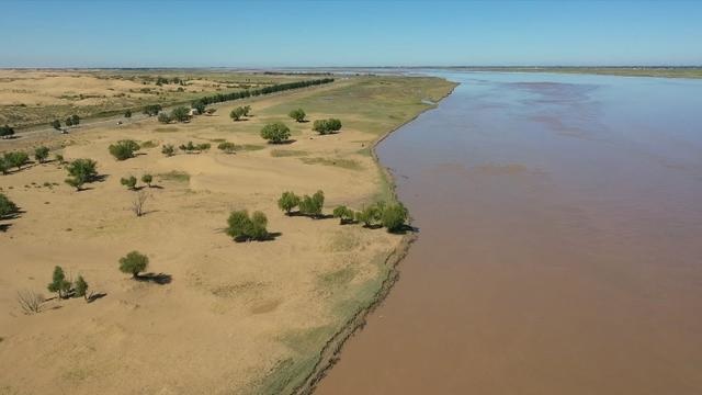 Photo shows the hinterland of the Kubuqi Desert with water diverted from the Yellow River. (Photo/nmtv.cn)