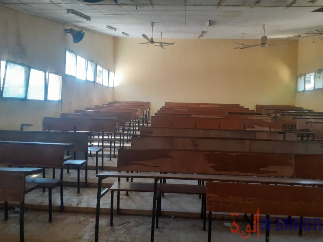 Tchad : la grève relativement observée dans les établissements à N'Djamena. © Ali Moussa/Alwihda Info Tchad : la grève relativement observée dans les établissements à N'Djamena. © Ali Moussa/Alwihda Info