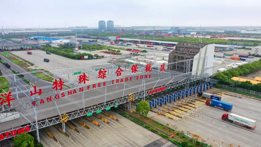 Photo taken on May 16 shows Yangshan Free Trade Zone (FTZ) in Lingang Special Area of China (Shanghai) Pilot FTZ. Photo by Ji Haixin/People’s Daily Online