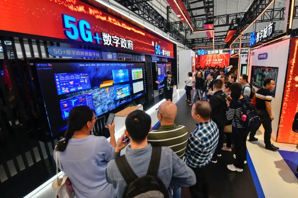 The Light of Internet Expo of the 6th World Internet Conference kicks off in Wuzhen, east China's Zhejiang province on Oct. 18, 2019. (Photo by Zhan Yu/People's Daily Online)