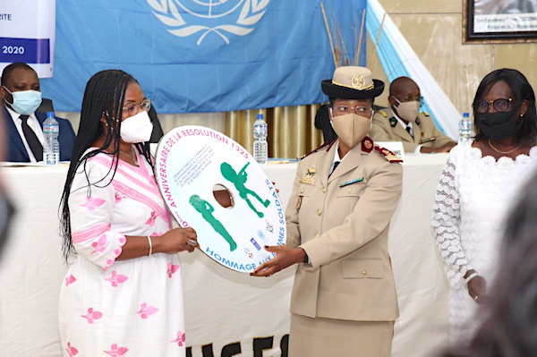 Le Togo a rendu hommage aux femmes militaires engagées dans les opérations de maintien de la paix. © RT Le Togo a rendu hommage aux femmes militaires engagées dans les opérations de maintien de la paix. © RT