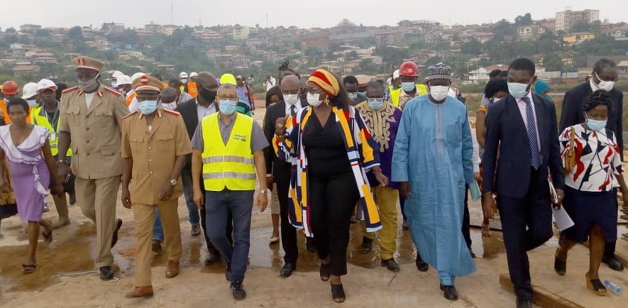 Cameroun /Yaoundé : Mme Célestine Courtès évalue les travaux de la voirie