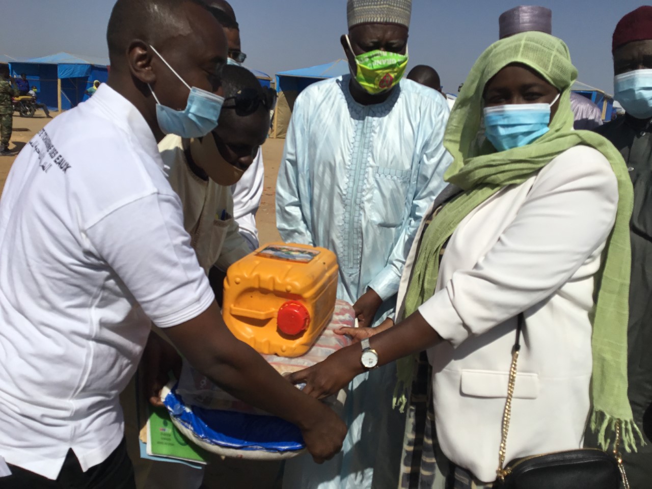 Tchad : la STE remet des dons de vivres et points d’eau aux sinistrés de Walia