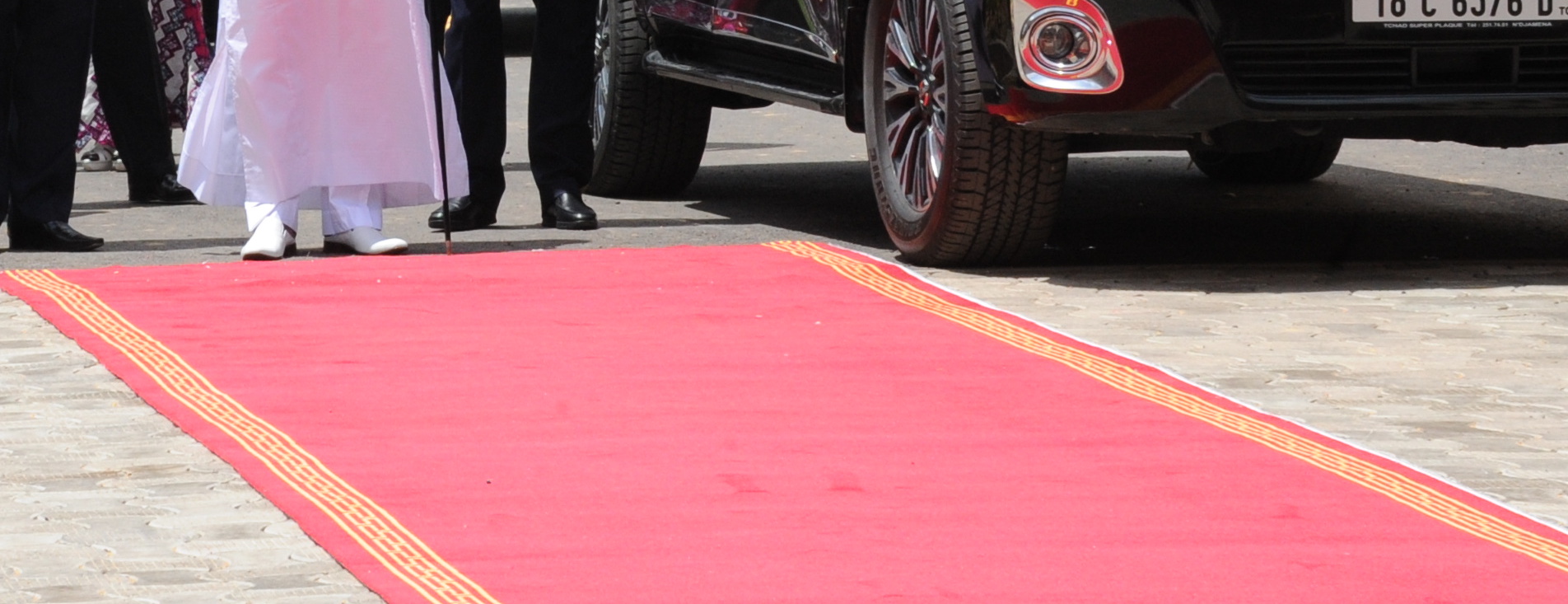 Un tapis rouge au Tchad. Illustration © Alwihda Info Un tapis rouge au Tchad. Illustration © Alwihda Info