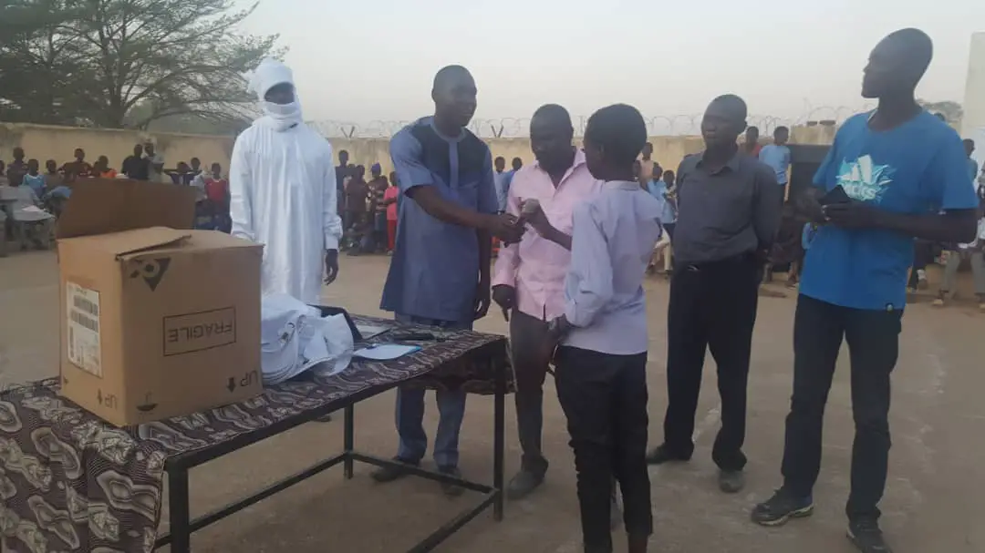 Tchad : l'ADETIC offre des tablettes électroniques à des jeunes d'Am Timan