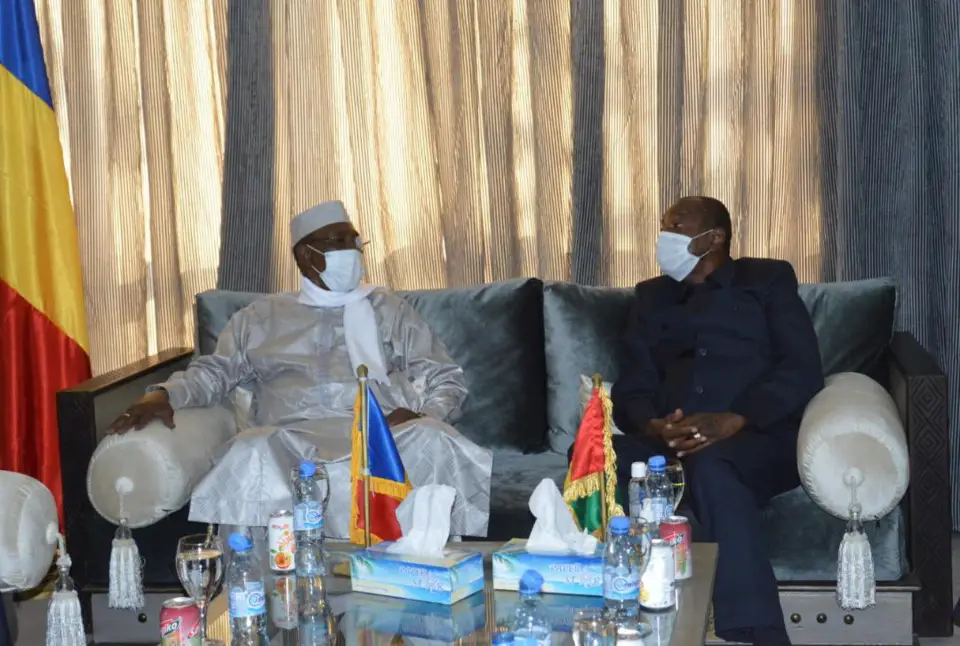 Le président tchadien en Guinée pour l'investiture d'Alpha Condé. © PR