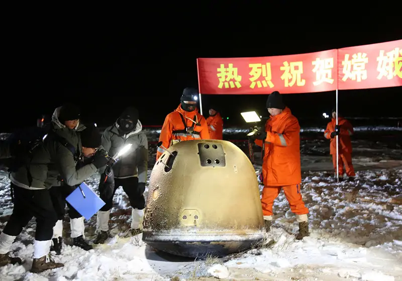 In the early hours of Dec. 17, China's Chang'e 5 lunar probe touches down in Siziwang Banner, north China's Inner Mongolia autonomous region, with moon samples. (Photo by Xing Jingping/People's Daily Online)