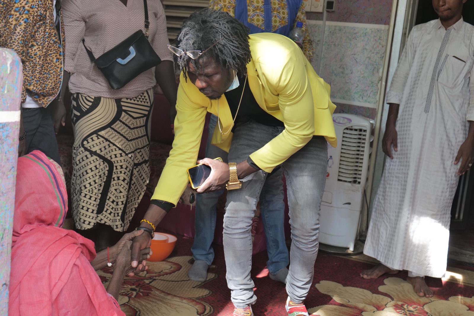 Tchad : l'artiste N2A apporte de l'aide à des familles démunies