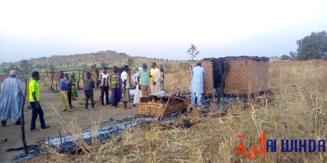 Tchad : un déséquilibré mental met le feu à 18 cases dans un village Tchad : un déséquilibré mental met le feu à 18 cases dans un village