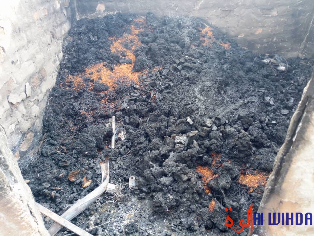 Tchad : un déséquilibré mental met le feu à 18 cases dans un village Tchad : un déséquilibré mental met le feu à 18 cases dans un village
