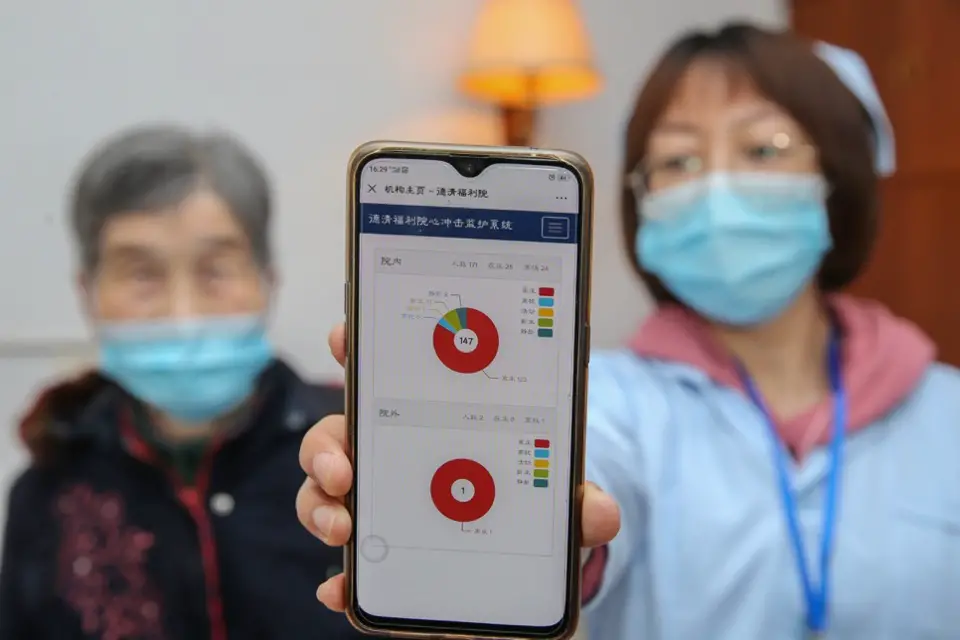 Through smart monitors, families of over 180 seniors living in a nursing home in Deqing county, Huzhou, east China's Zhejiang province can check the latter's health conditions on smart phones. (Photo by Yao Haixiang/People's Daily Online)