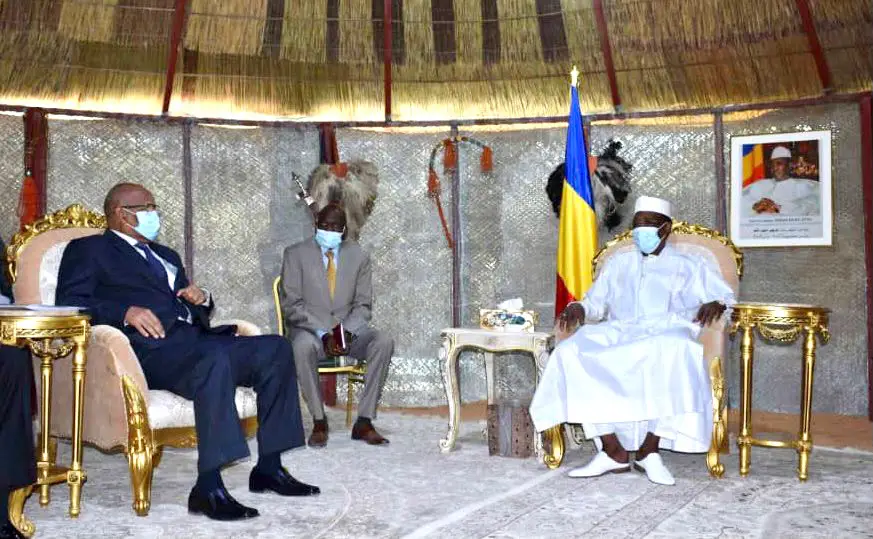 Tchad : le chef de l'État échange avec une délégation soudanaise à Amdjarass. © PR