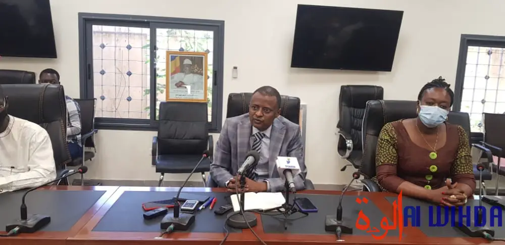 Tchad : le ministre des Finances en visite à la douane, au trésor et au domaine
