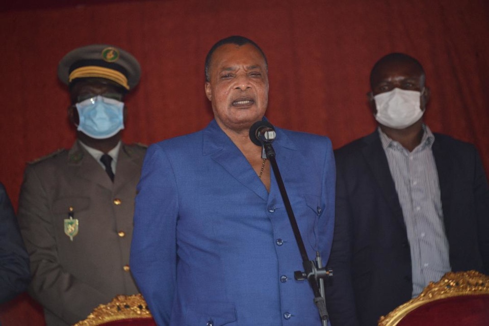 Denis Sassou N'Guesso répondant aux sages et jeunes du Niari Denis Sassou N'Guesso répondant aux sages et jeunes du Niari