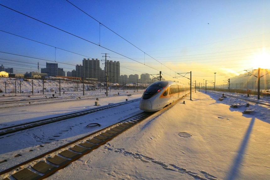 A Fuxing bullet train specifically tailored for cold regions runs on Beijing-Harbin high speed railway which is opened on Jan. 22. (Photo by Yuan Yong/People's Daily Online) A Fuxing bullet train specifically tailored for cold regions runs on Beijing-Harbin high speed railway which is opened on Jan. 22. (Photo by Yuan Yong/People's Daily Online)
