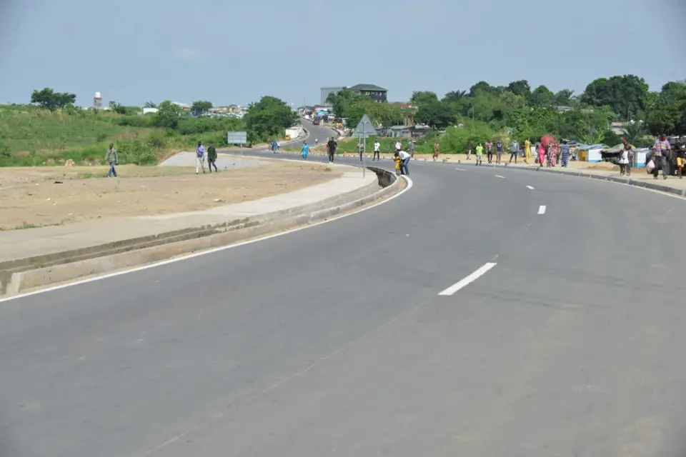 La voie d'accès à la Mairie de Mfilou