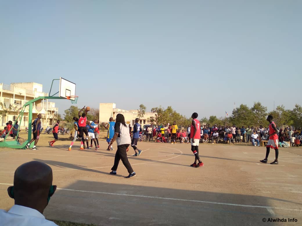 Tchad : l'antenne de l'ONAJES du Logone Occidental remet du matériel sportif aux jeunes