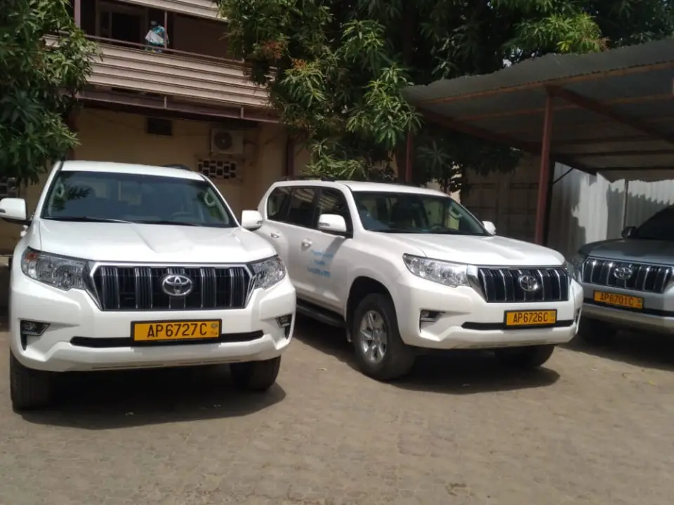Tchad : l'UNFPA remet un don de véhicules au ministère de l'Économie et au Parlement