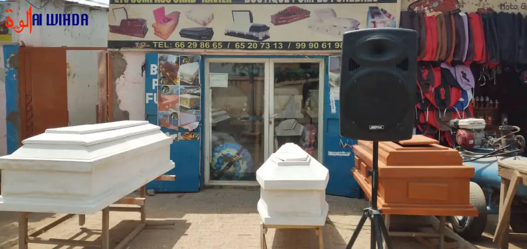 Tchad : diplômé au chômage, Xavier est devenu vendeur de cercueils