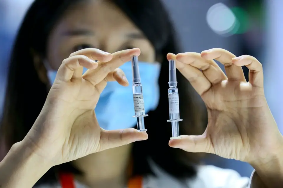 Staff members shows the coronavirus vaccine by the China National Biotec Group at the The China International Fair for Trade in Services (CIFTIS) held in Beijing on September 7. Photo by Luo Wei/People’s Daily Online