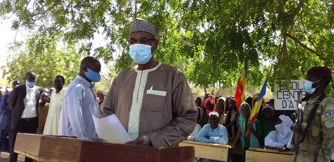 Tchad : 1000 tables-bancs offerts aux élèves de la province du Batha Tchad : 1000 tables-bancs offerts aux élèves de la province du Batha