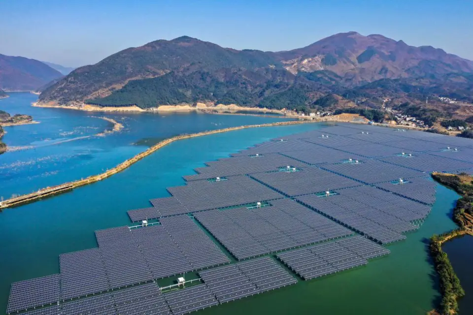 Photo taken on Jan. 2 shows over 100,000 photovoltaic panels in Xianning, central China's Hubei Province. (Photo by Chen Yong/People's Daily Online)