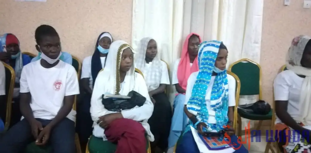 Tchad : des collégiennes participent à un concours d'art oratoire à Mongo
