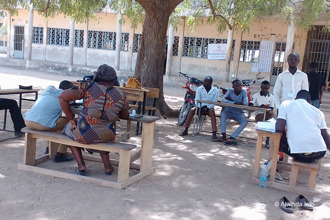 Un bureau de vote dans le 7ème arrondissement de N'Djamena. © Steve Djékonar/Alwihda Info Un bureau de vote dans le 7ème arrondissement de N'Djamena. © Steve Djékonar/Alwihda Info