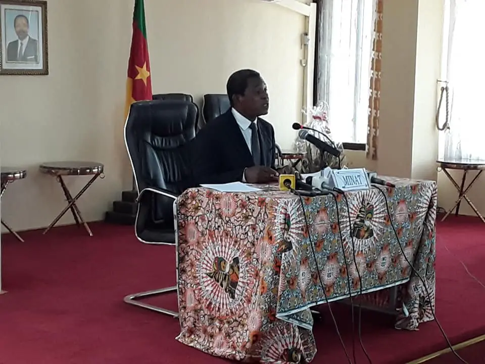 Cameroun : Le ministre de l’Administration territoriale suspend la vente des pistolets traumatiques