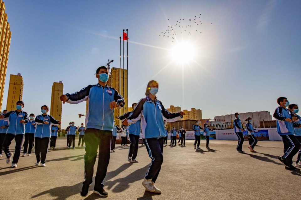Students of a high school in Turpan, northwest China’s Xinjiang Uygur autonomous region, take a P.E. class at the school’s track and field stadium, which was built with the assistance of central China’s Hunan province, Oct. 20, 2020. (Photo by Cai Zengle/People’s Daily Online). Students of a high school in Turpan, northwest China’s Xinjiang Uygur autonomous region, take a P.E. class at the school’s track and field stadium, which was built with the assistance of central China’s Hunan province, Oct. 20, 2020. (Photo by Cai Zengle/People’s Daily Online).