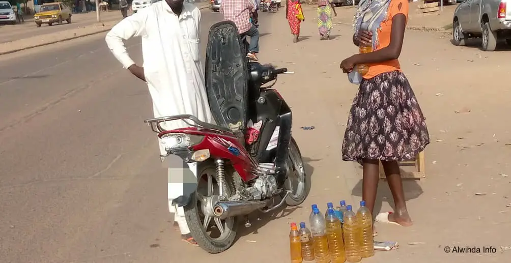 Tchad : le carburant s’achète au bord des routes