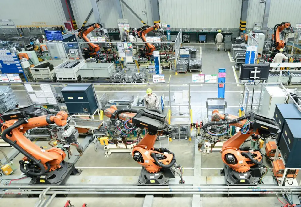 Robots manufacture products at a workshop of an equipment manufacturer in Guiyang, southwest China's Guizhou province, March 31, 2021. (Photo by Shang Yujie/People's Daily Online)