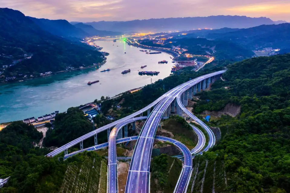 Photo taken on April 28, 2021 shows an expressway that crosses the Three Gorges Dam in central China’s Hubei province. The expressway, which has been recently completed, is scheduled to open to traffic on July 1 this year. (Photo by Zheng Kun/People’s Daily Online)