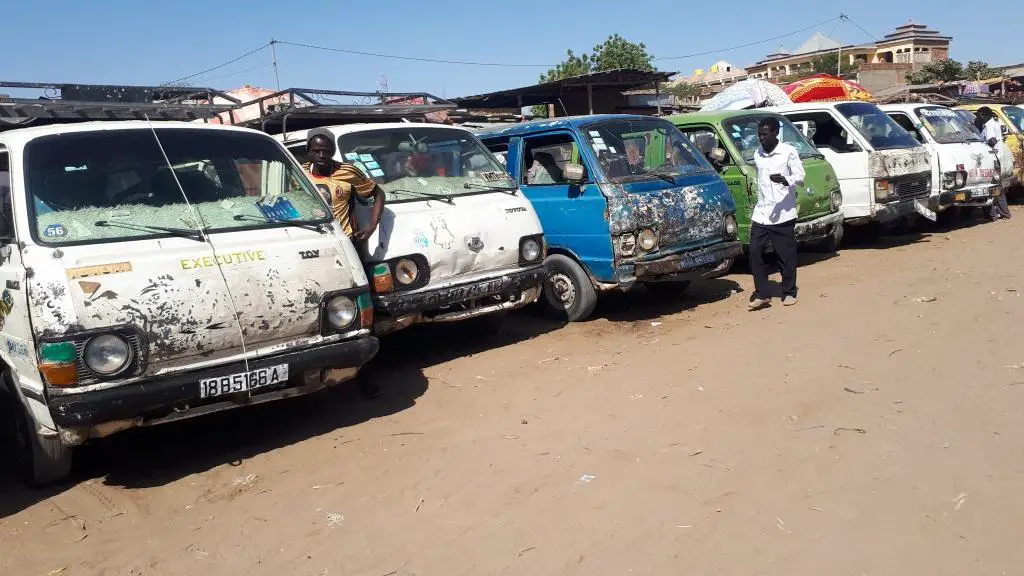 Tchad : Les bus de transport en commun ressemblent à des brouettes motorisées