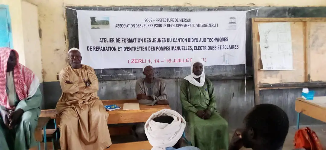 Tchad : des jeunes apprennent à monter et réparer des forages près de Mongo