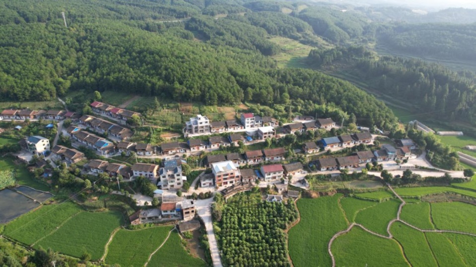 Photo taken on July 14, 2021 shows a resettlement site for residents in Xinhuasuo village, Jinping county, southwest China’s Guizhou province. (Photo by Li Bixiang/People’s Daily Online)