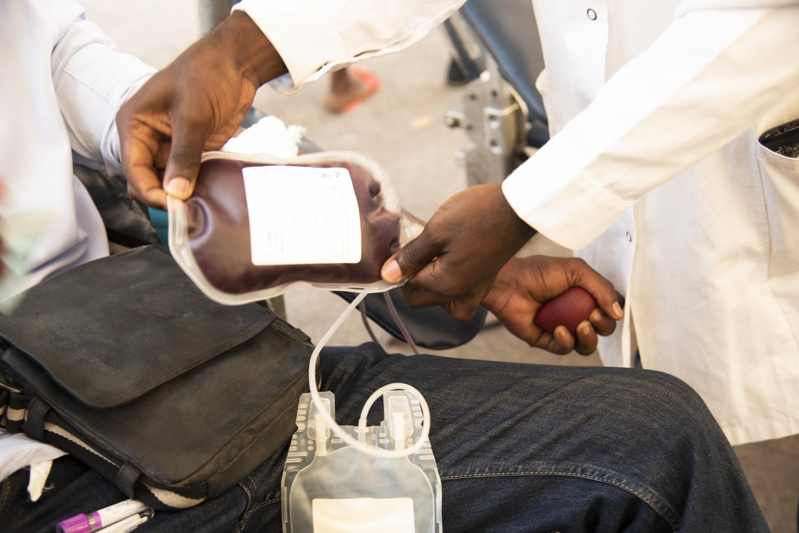 Afrique subsaharienne : approvisionner le sang pour mieux traiter les hémorragies maternelles