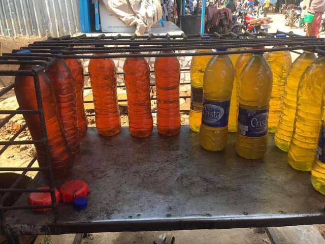 Tchad : les ménages se plaignent de l’augmentation du prix d’huile sur les marchés de Ndjamena Tchad : les ménages se plaignent de l’augmentation du prix d’huile sur les marchés de Ndjamena