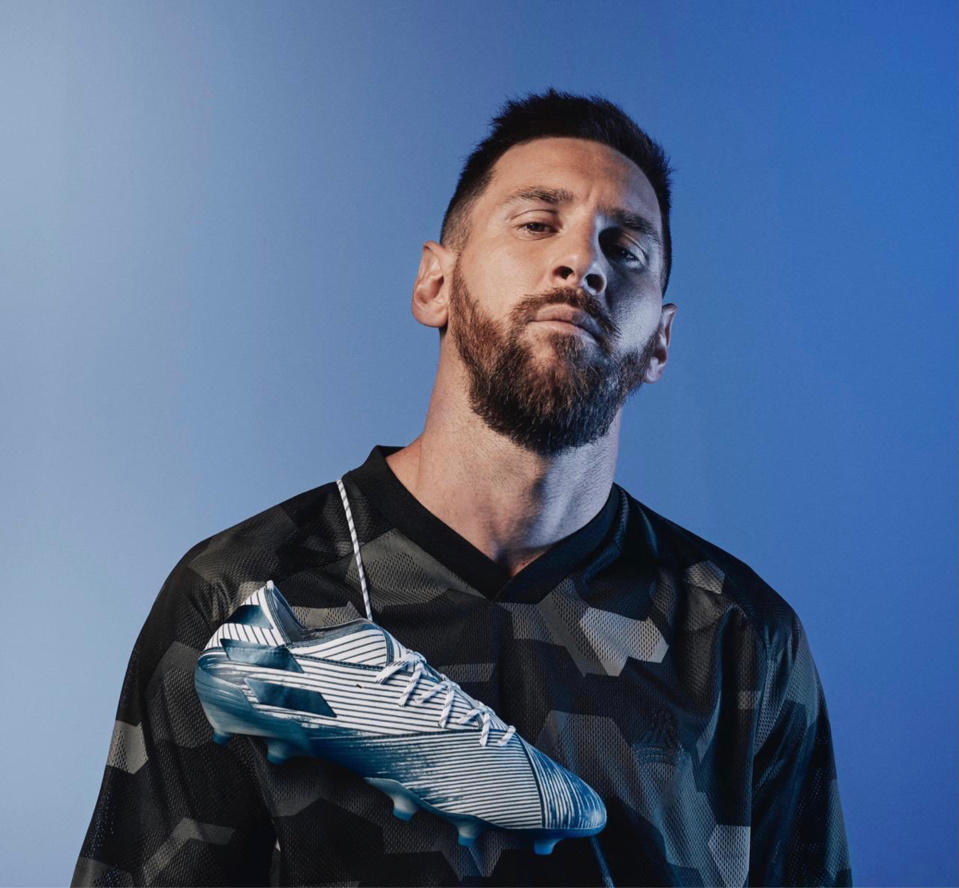 Football : Lionel Messi s'engage avec le PSG Football : Lionel Messi s'engage avec le PSG