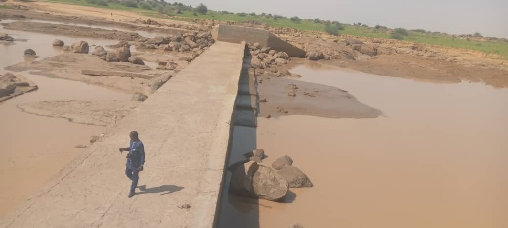 Tchad : le ministre de l'Hydraulique a visité les barrages de Kariari et Bahaï dans l'Ennedi Est