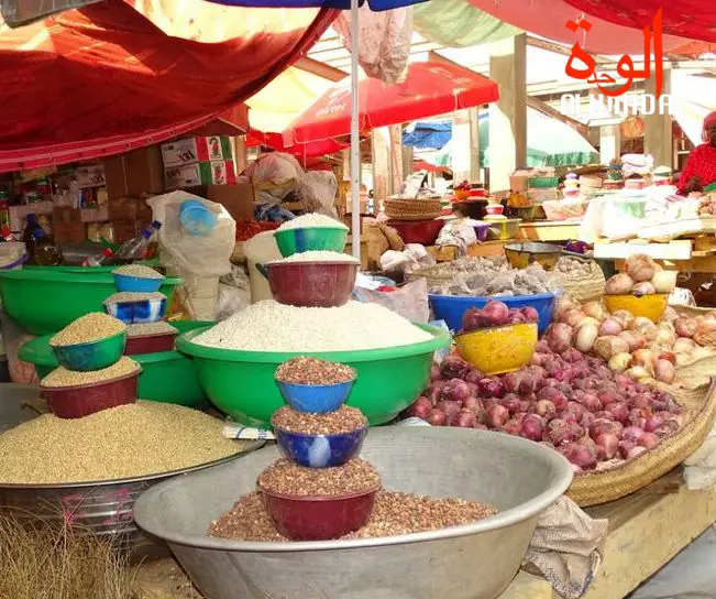 Des denrées alimentaires exposées dans un marché à N'Djamena. © Alwihda Info