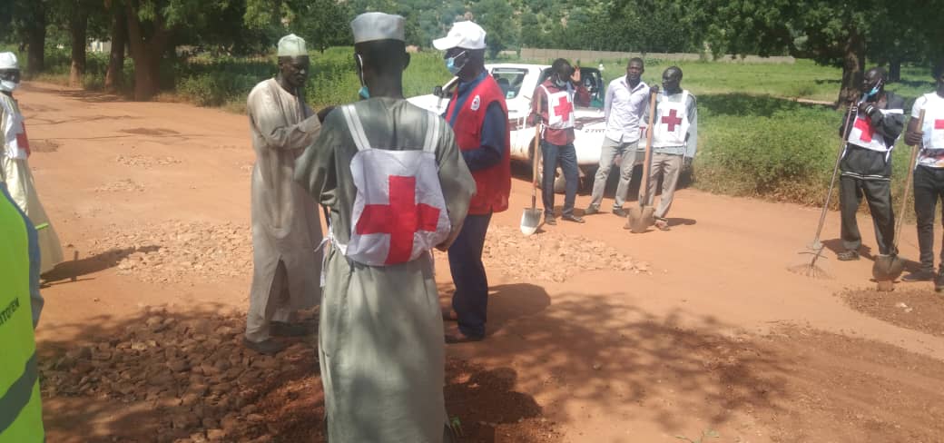 Tchad : la Croix-Rouge et la mairie aménagent l'entrée de la ville de Mongo